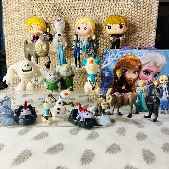 Frozen Figures Toy Lot - Picture 1 of 9
